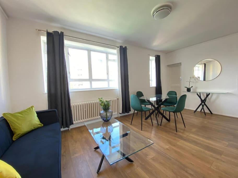 Charming Retreat In Pimlico Apartment Лондон Екстериор снимка