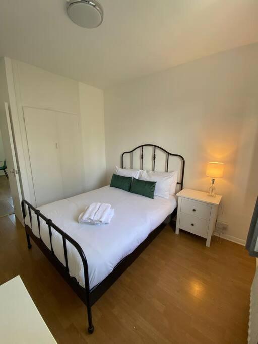 Charming Retreat In Pimlico Apartment Лондон Екстериор снимка